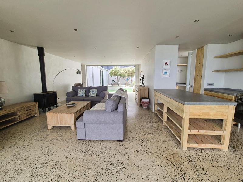 4 Bedroom Property for Sale in Perlemoenbaai Western Cape